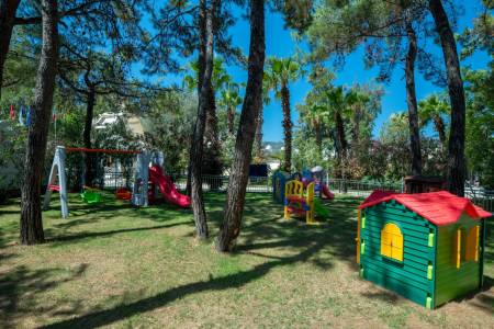DOUBLETREE BY HILTON ISIL CLUB RESORT Mini Club
